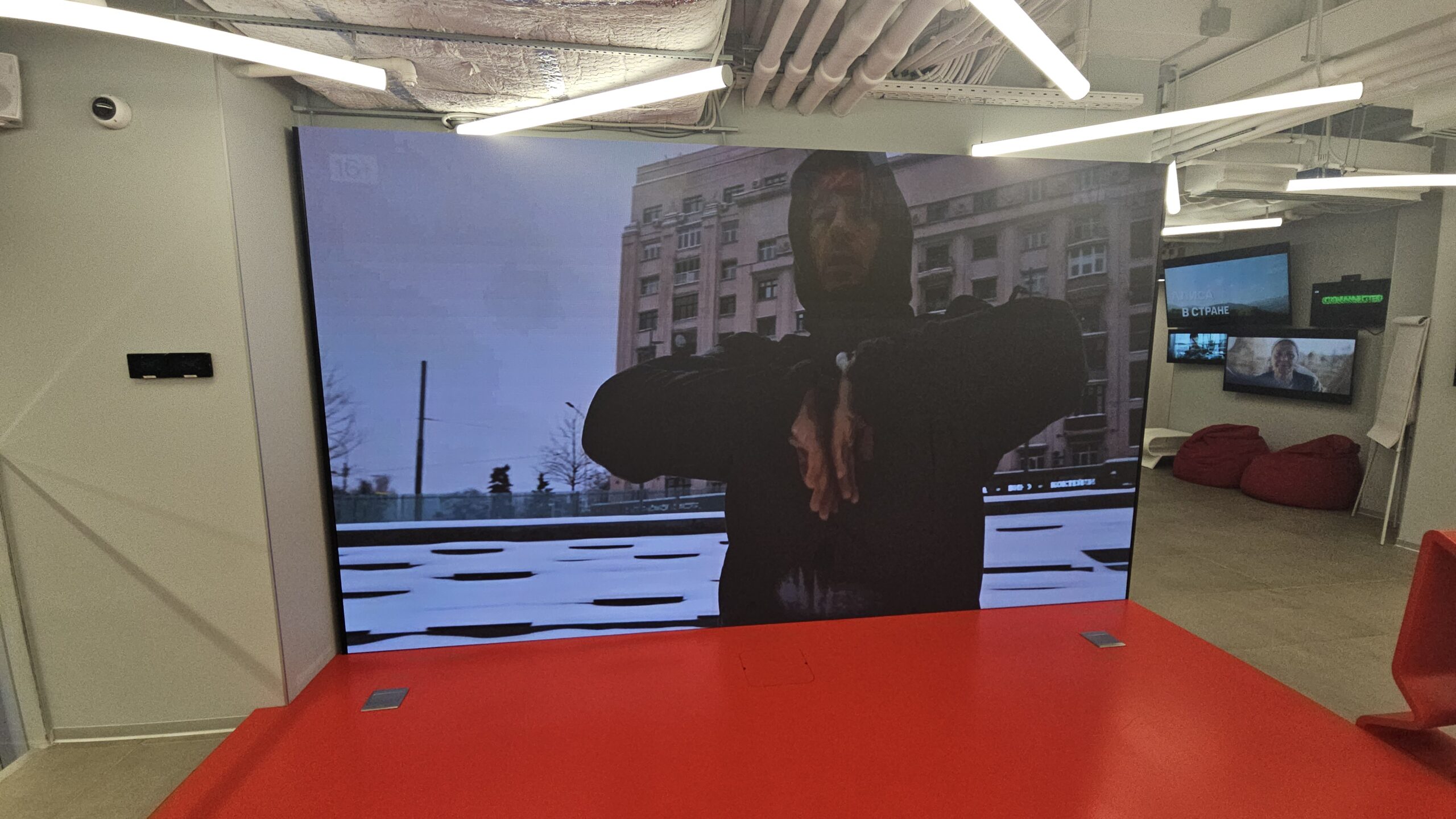 Светодиодный экран для помещения в ТЦ P2