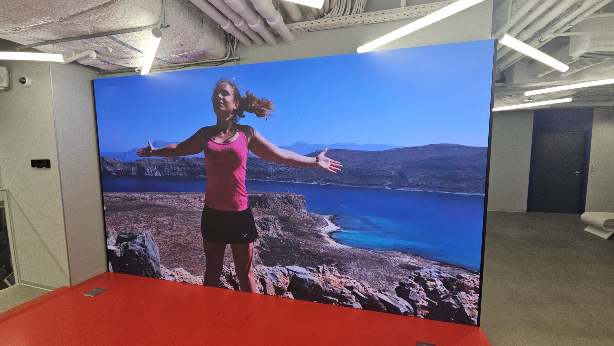 Светодиодный экран для помещения в ТЦ P2