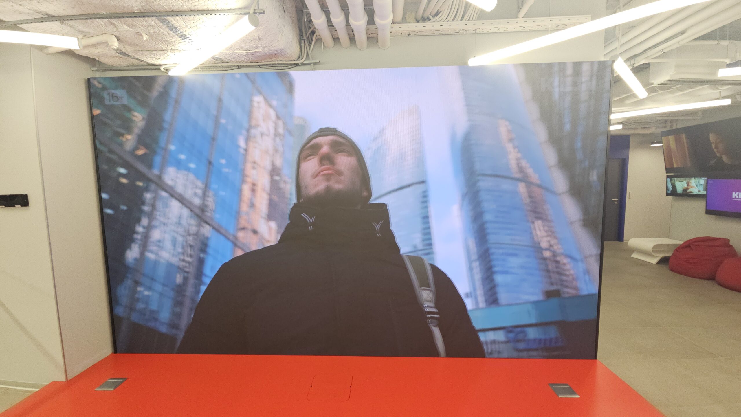 Светодиодный экран для помещения в ТЦ P2