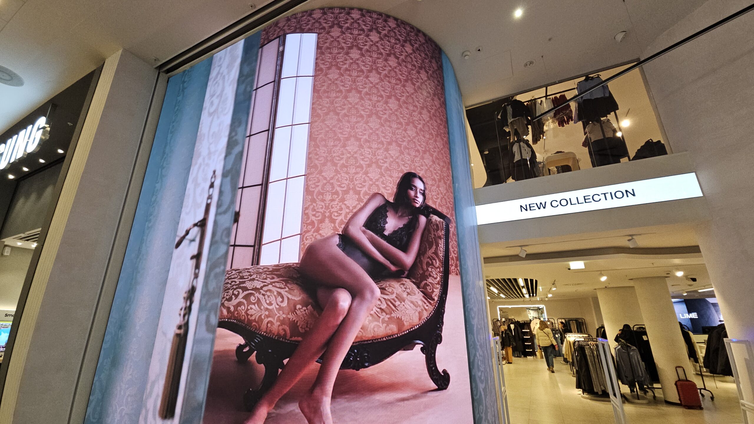 Гибкий светодиодный экран - видеостена для помещения