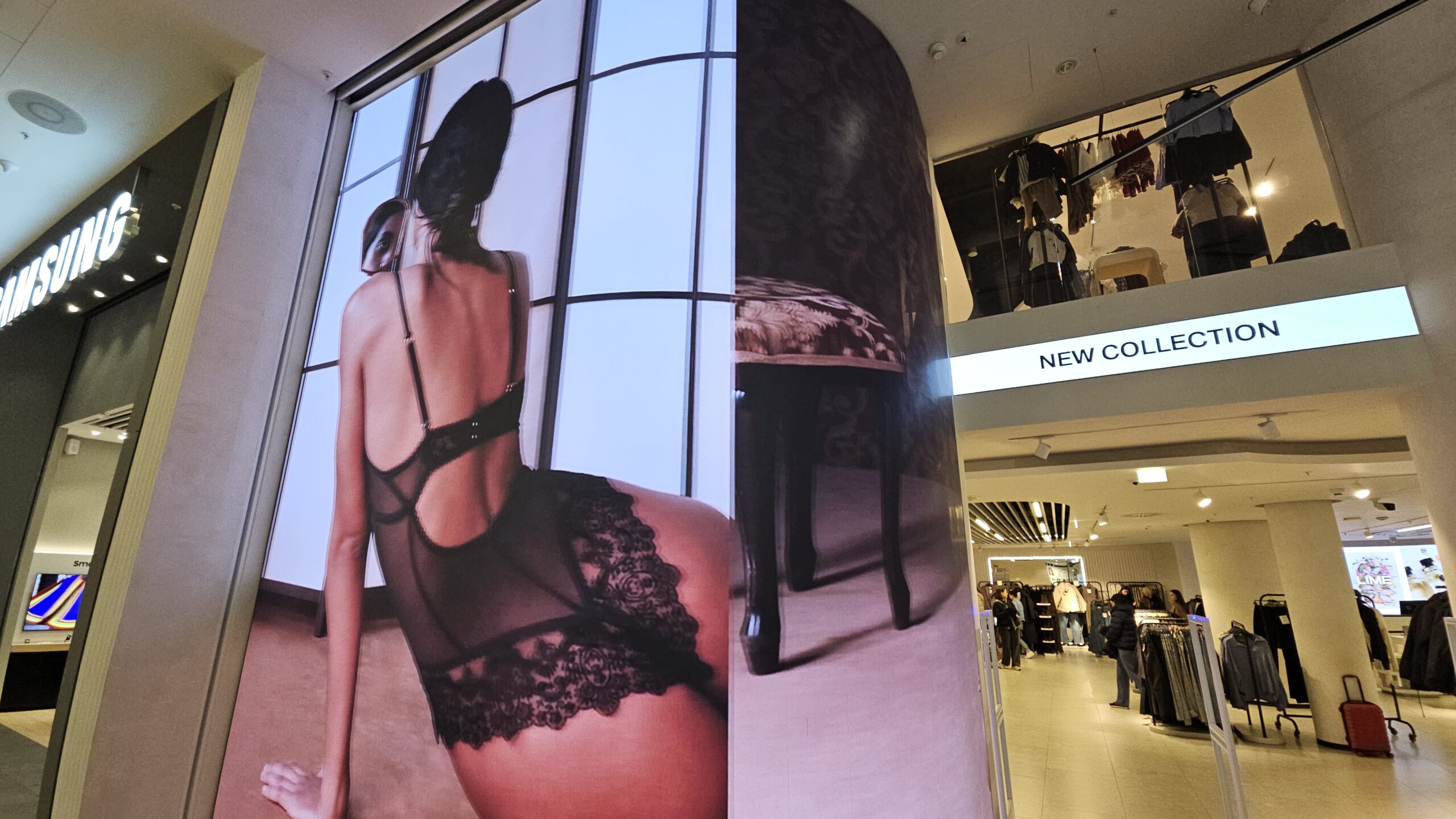 Гибкий светодиодный экран - видеостена для помещения