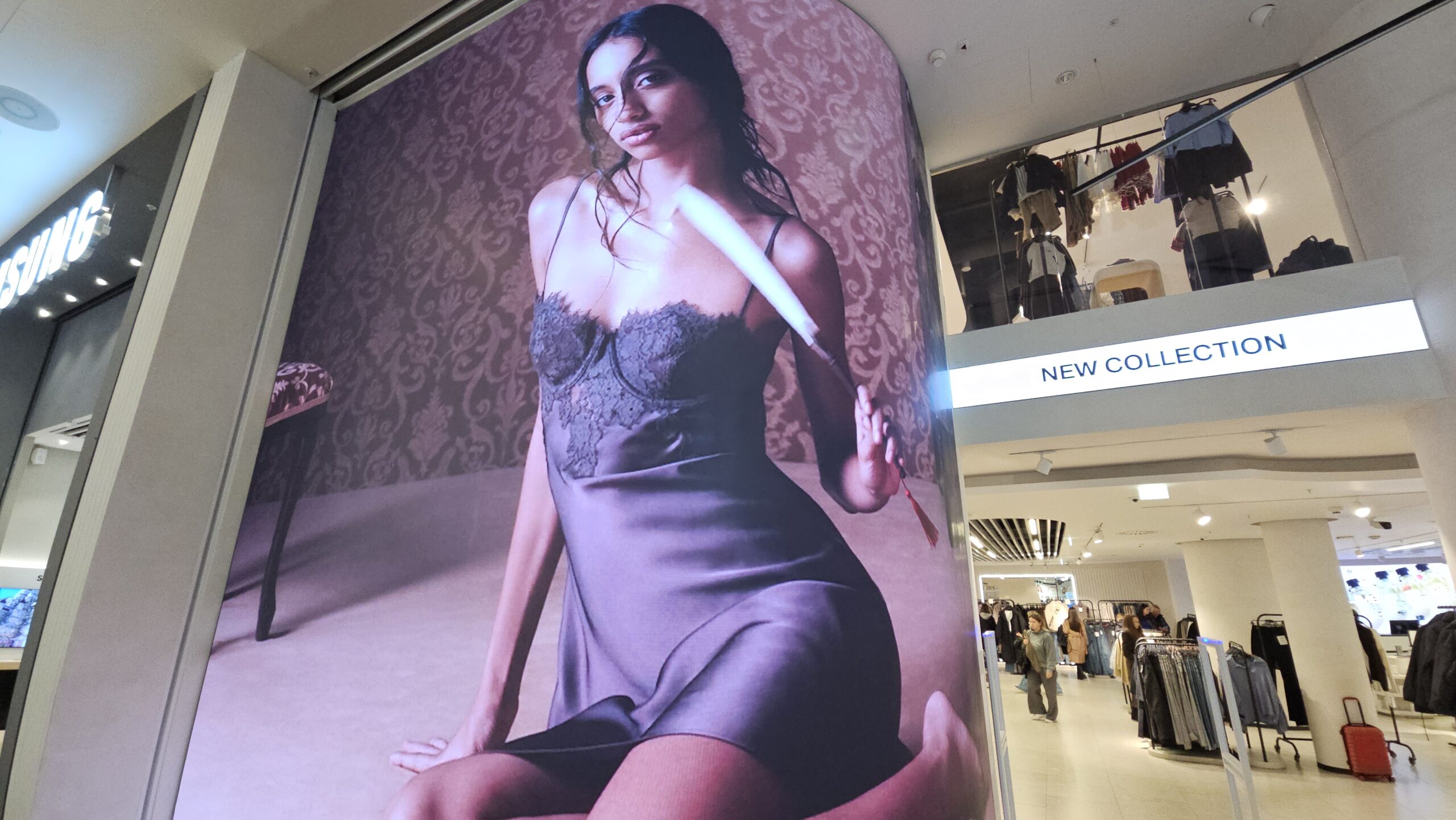 Гибкий светодиодный экран - видеостена для помещения