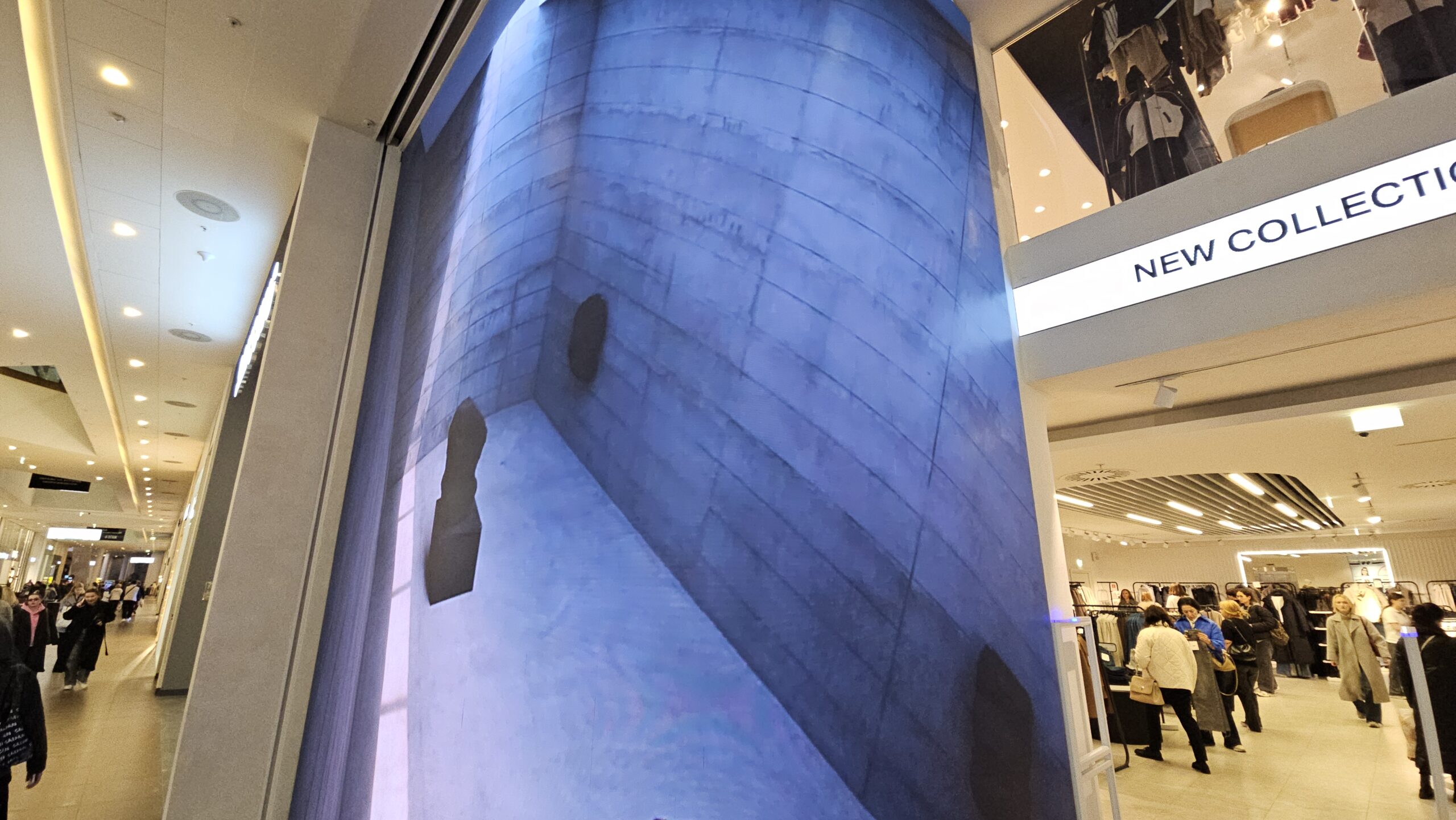 Гибкий светодиодный экран - видеостена для помещения