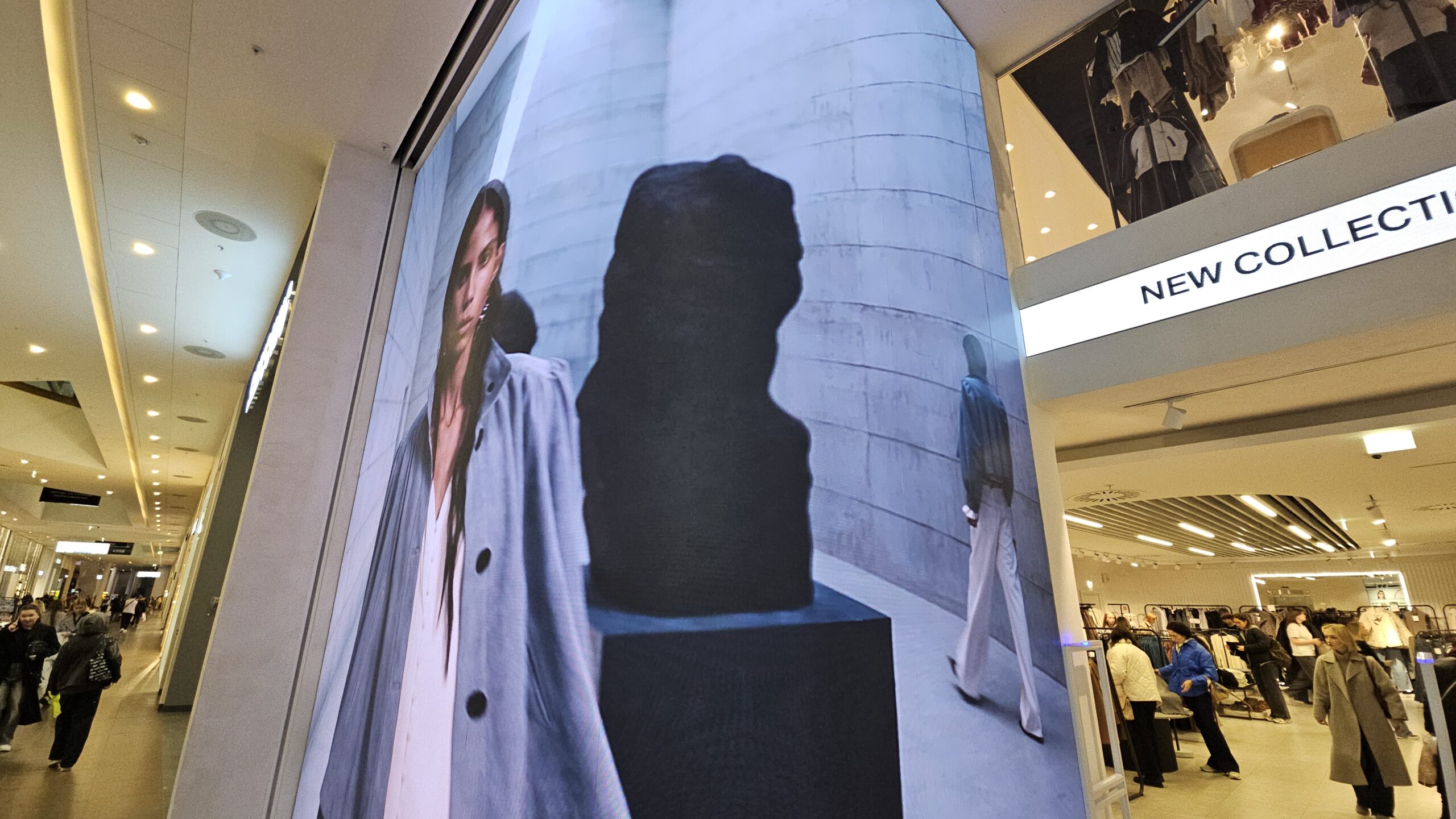 Гибкий светодиодный экран - видеостена для помещения