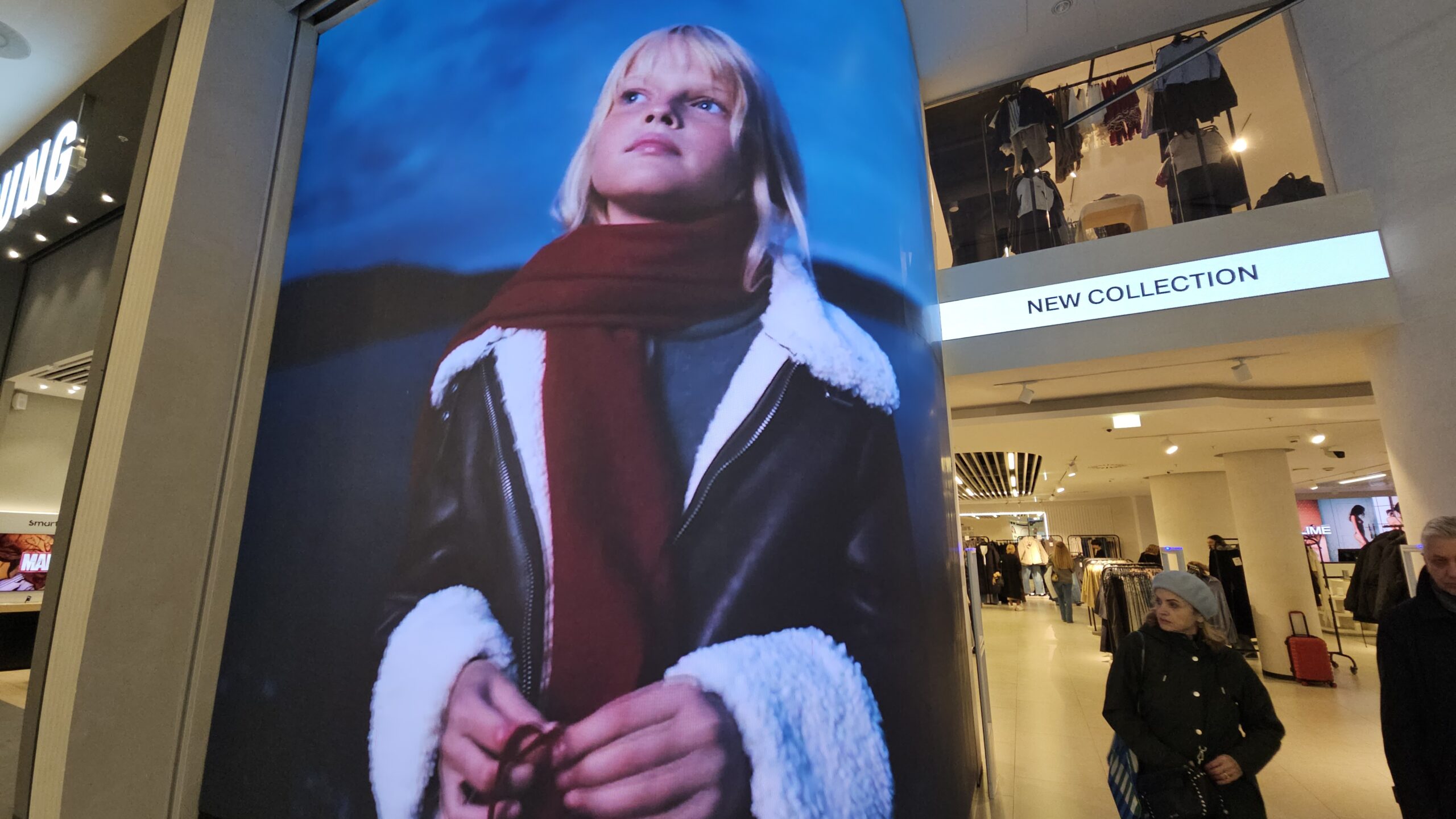 Гибкий светодиодный экран - видеостена для помещения